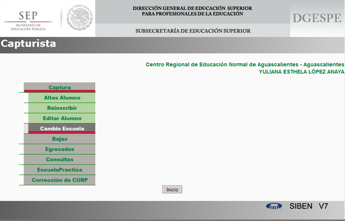 Paso 2: Seleccionar del menú principal (izquierdo) la opción Captura y en el submenú la opción Cambio Escuela.