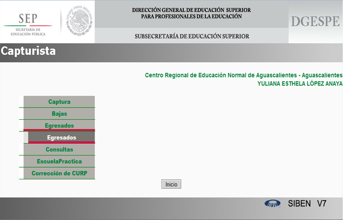 Paso 2: Seleccionar del menú principal (izquierdo) la opción Egresados y en el submenú la opción Egresados .